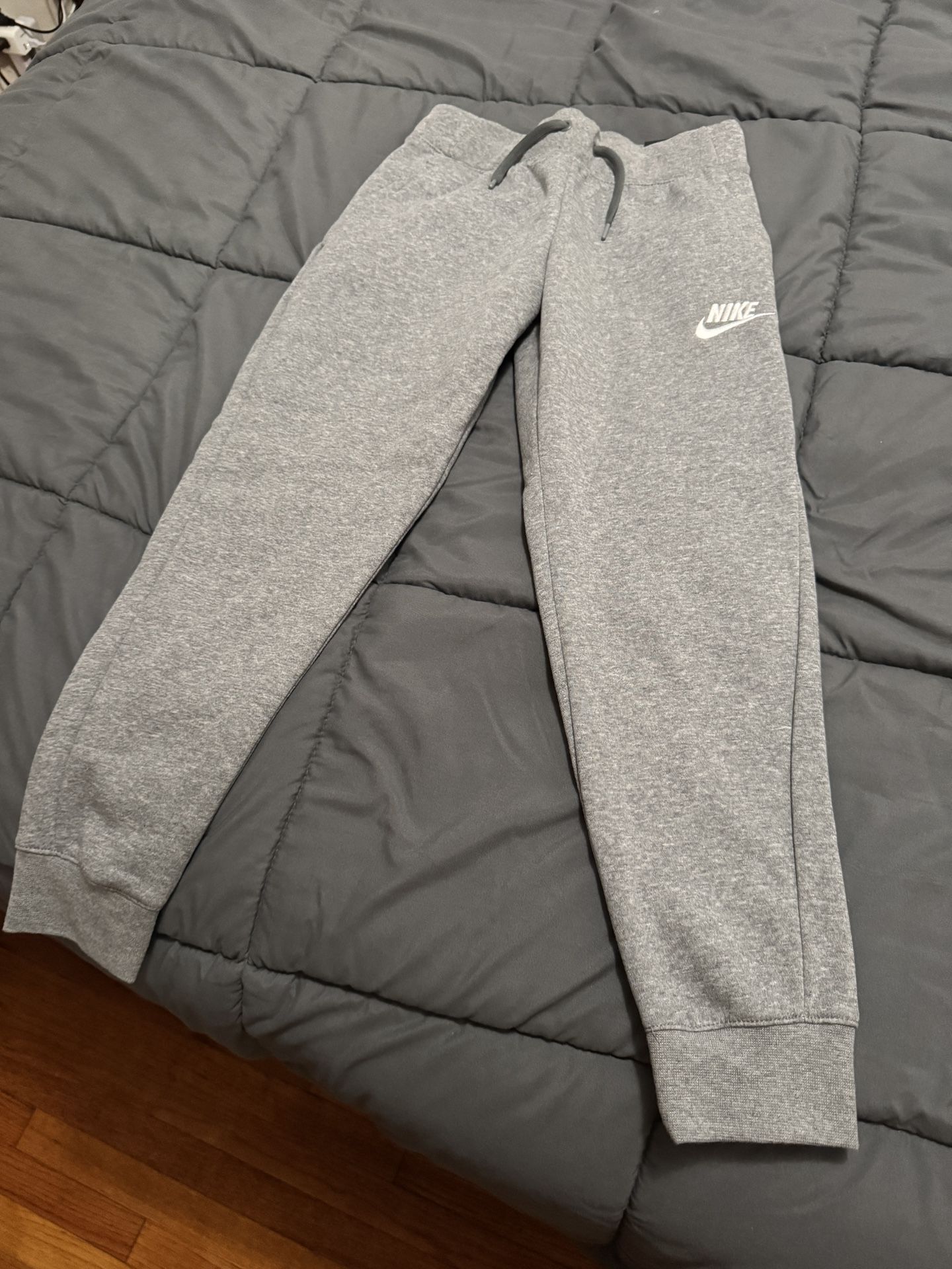 Boy’s Nike Sweats 8-10 Year Old