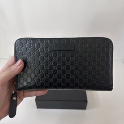 GUCCI Wallet Women’s Black Leather Zipper Microguccissima (Authentic)