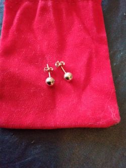 14 Carat Gold Stud Earrings