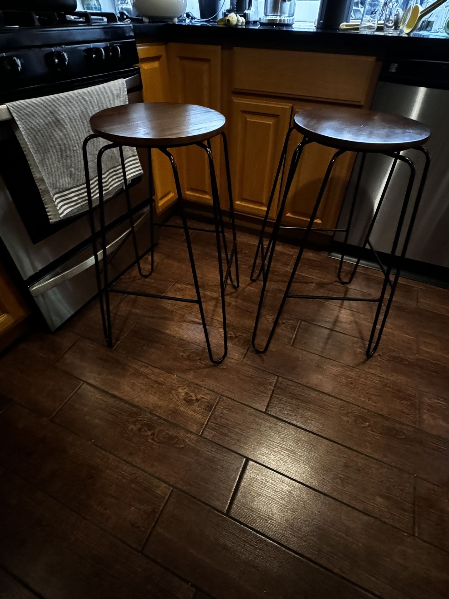 Bar Stools Set - Wood Seats - Metal Legs