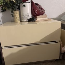 Kind Bed Frame/ Night Stand / Mattress 
