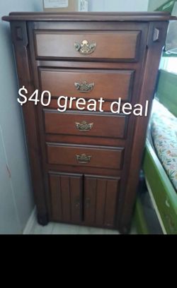 Wood dresser  27x21x46