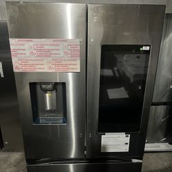 (DEAL OF THE MONTH)!!!! Large Capacity 3-Door French Door Refrigerator with Family Hub™