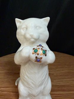 Lenox Laurels Fine Porcelain Cat Figurine with Jeweled Ball – Vintage 4.5”