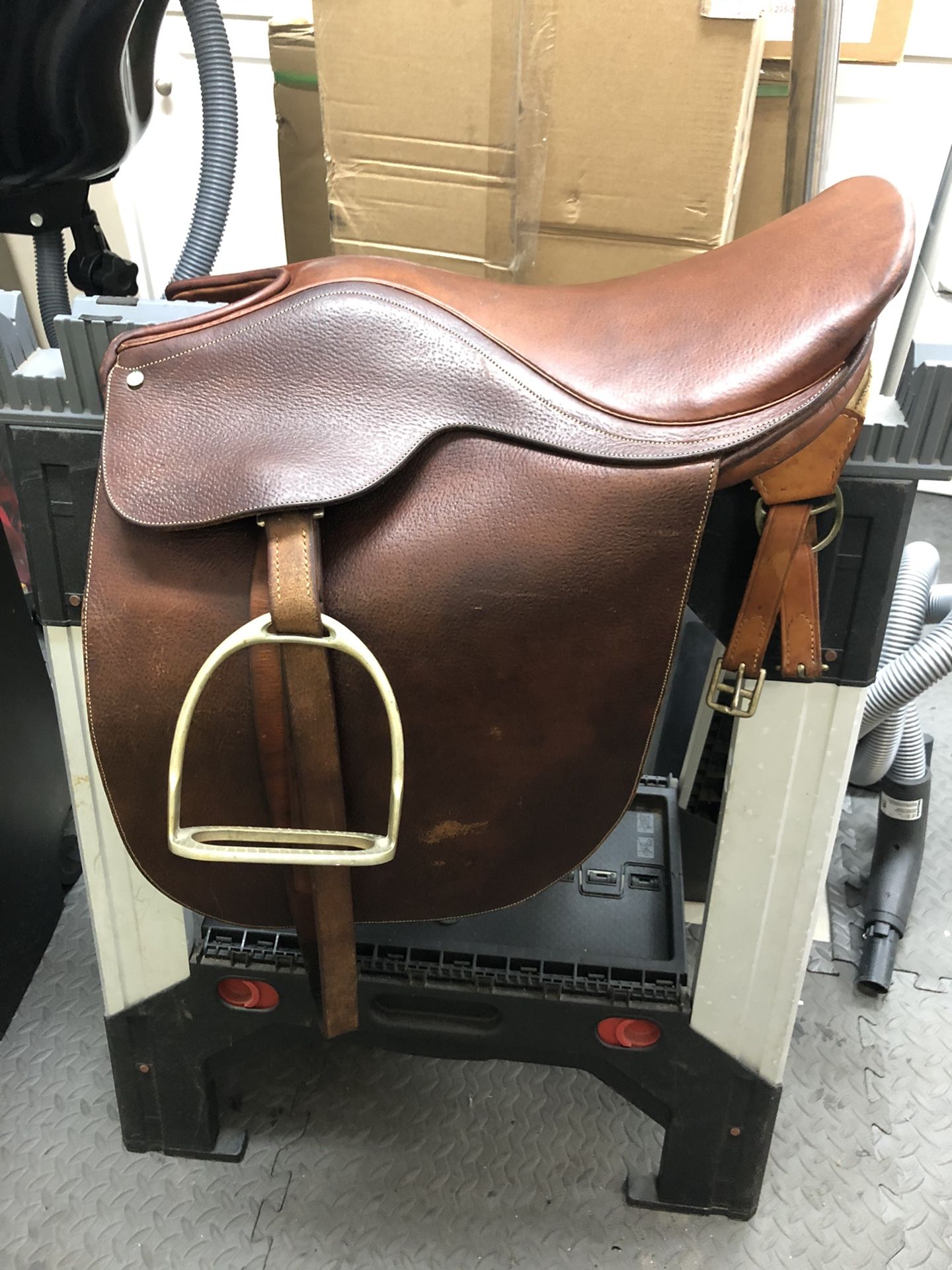 English Saddle - Rossi y Caruso
