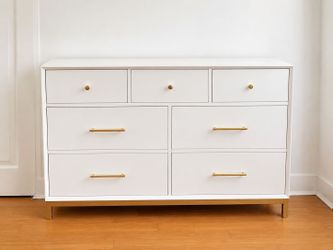 Pottery Barn Kids Flynn 6-Drawer Dresser — Simply White