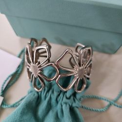 Tiffany & Co.  Authentic  Rare 925 Silver Hibiscus Cuff Bracelet Pre-owned With Original Tiffany Box Pouch Bag Card

