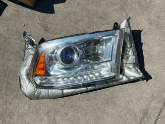 2014 Ram 2500 Right Passenger Side Headlight Bi-function projector headlamps OEM Mopar (contact info removed)6AD 