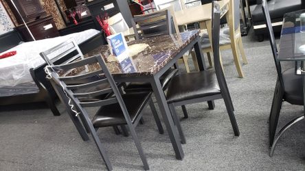 Comedor de metal cuatro sillas
