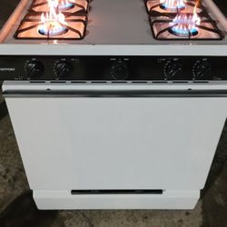 Preciosa Estufa De Gas 🔥 Hotpoint Lista Para Usar Super Limpia 🔥 Trabaja Muy Bien Los Cuatro Quemadores 🔥 Y El Horno 🔥 $150