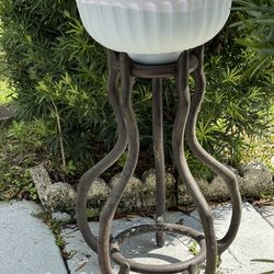 Plant or birdbath stand