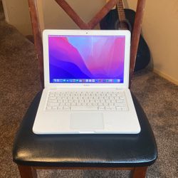MacBook 13.5inch In Great Condition 