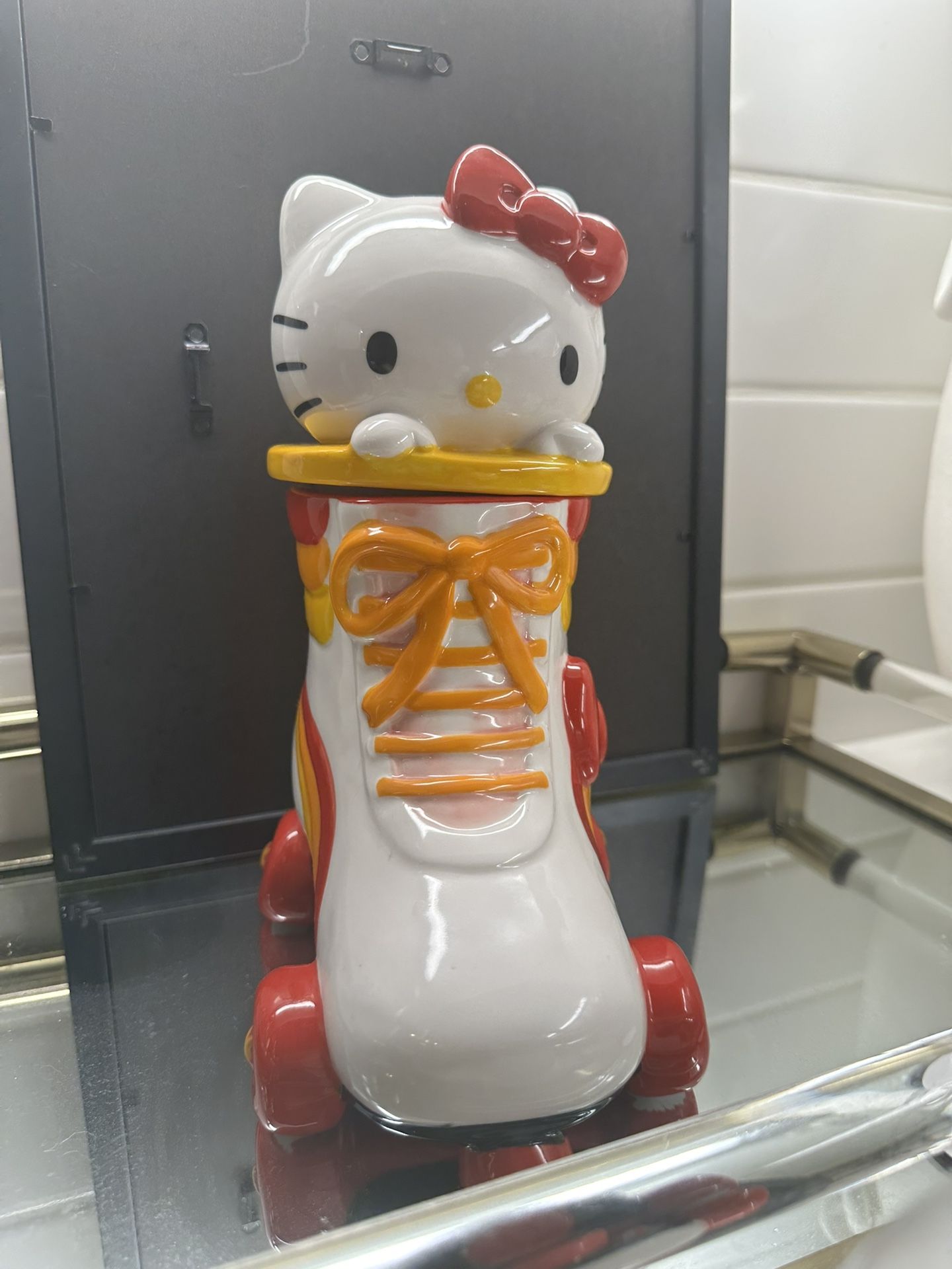 🎀 Rare Hello Kitty Roller Skate Cookie Jar – Collectible & Adorable! 🛼✨