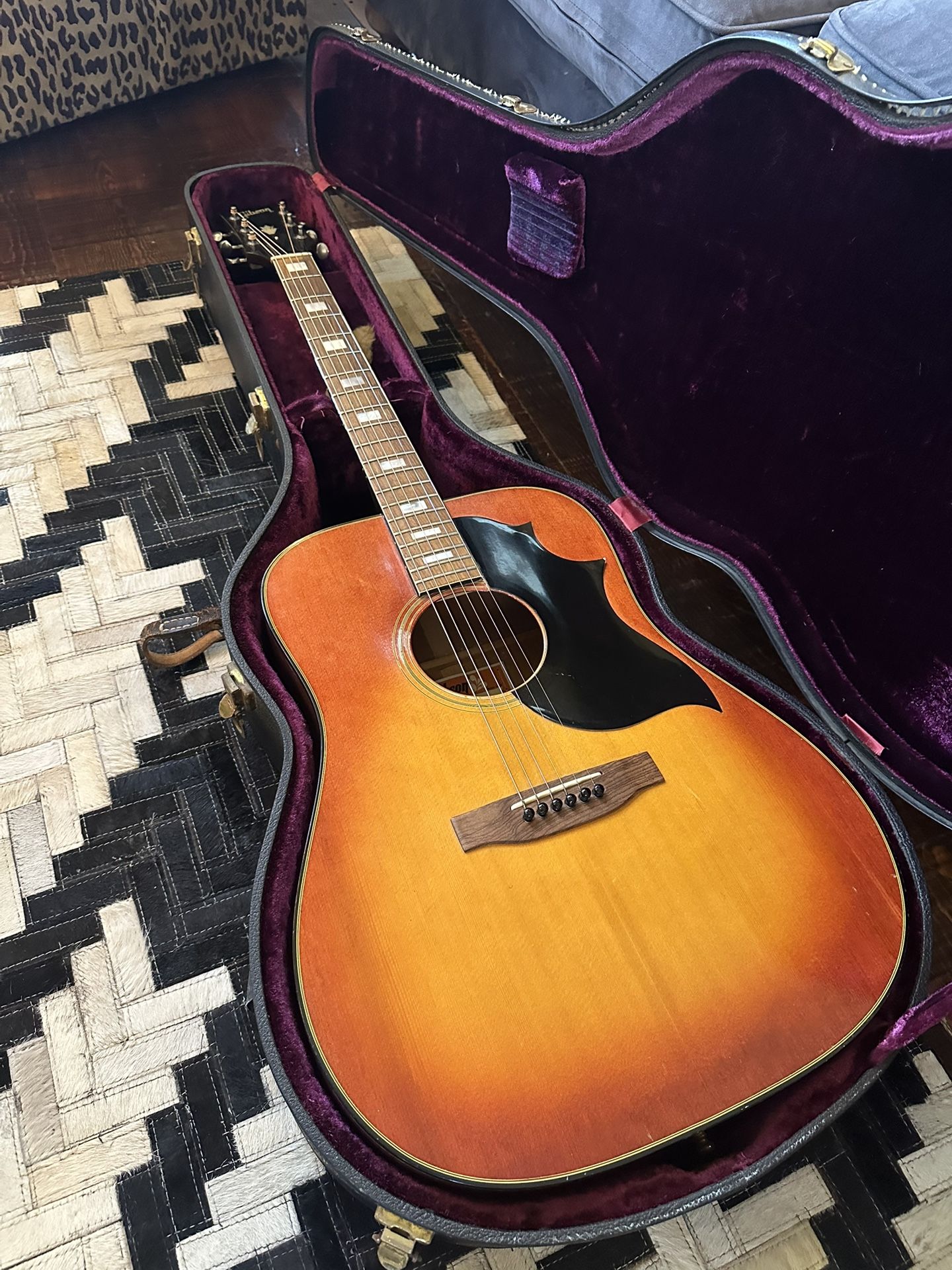 Gibson SJ Deluxe 1973