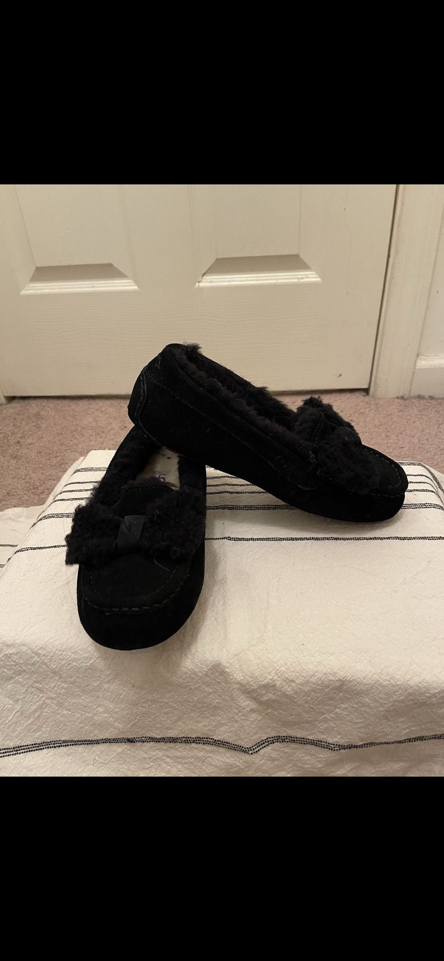 Ugg Slipper Size 6 New In box