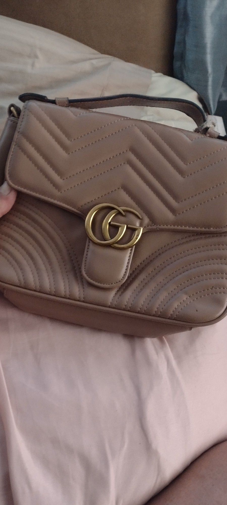 Gucci Mini sac GG marmont - Quilted chevron leather - L 21cm x 15.5cm x D 8cm - Aged gold finish - 