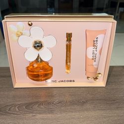 Marc Jacob’s Daisy Love 3 Pc Gift Set For Women 