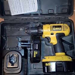 DeWalt 18v Drill Kit ; Case Charger And Batteries