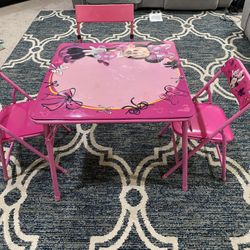 Minnie Mouse Table with 3 Chairs