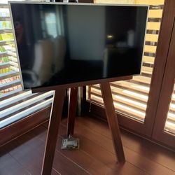 Samsung 42” + Apple tv box + paint type wood frame