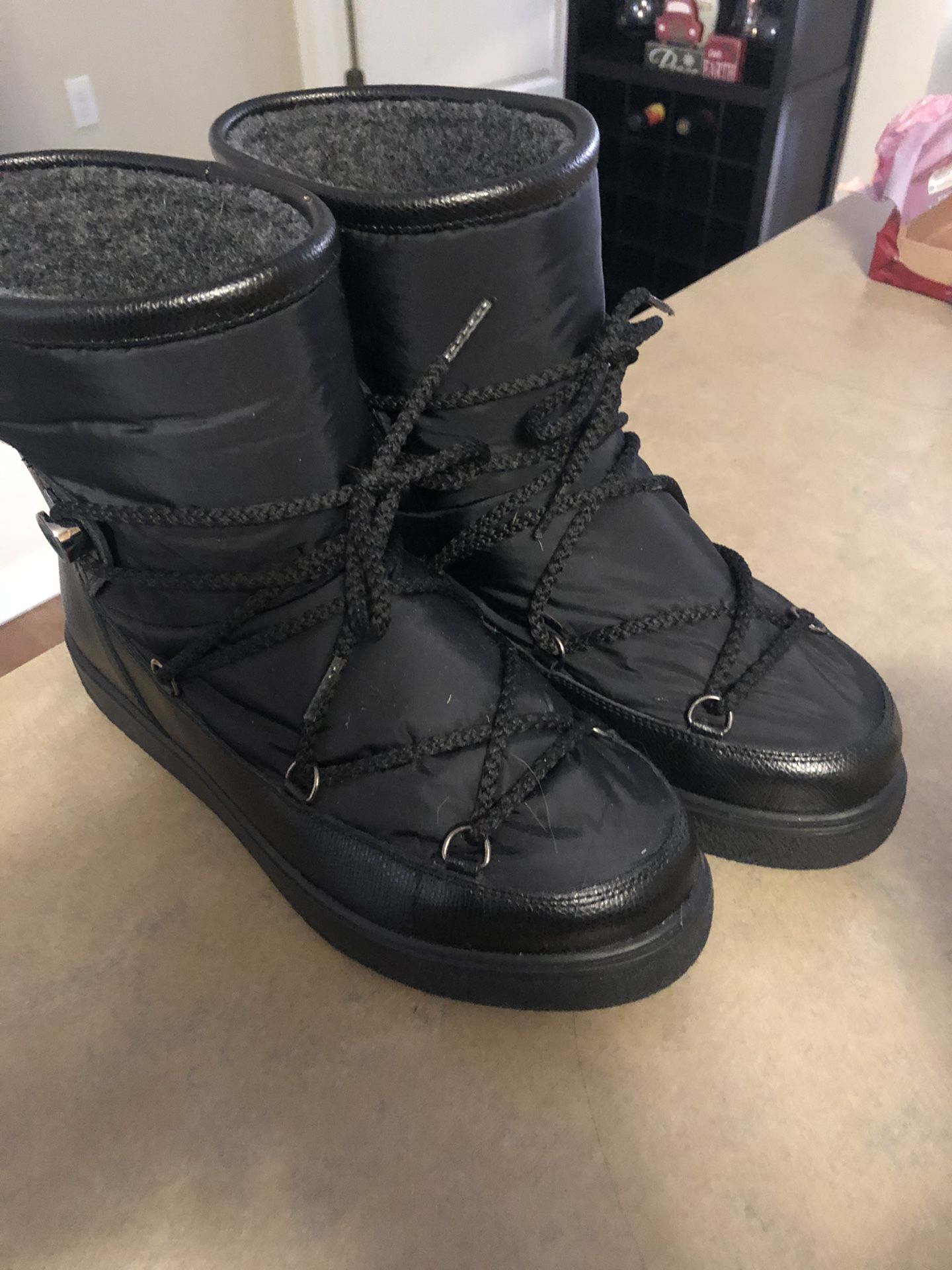 Moncler suede/nylon women snow boots size 8 1/2