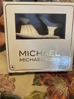 Michael kors infant size 4