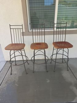 Set of 3 Antique-Style Iron Swivel Bar Stools – Only $100 OBO Total! 🪵✨