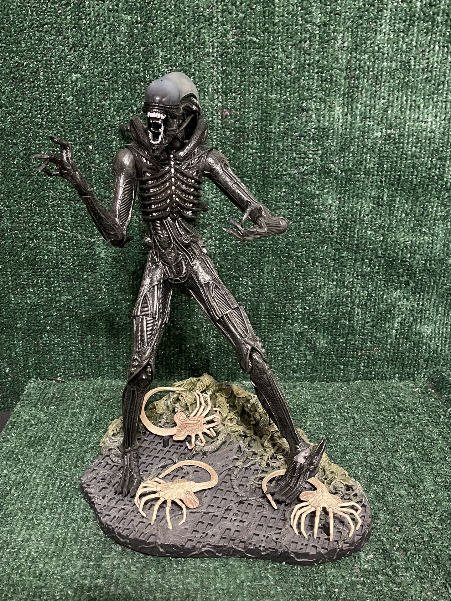 Alien 12” Action Figure W/Base McFarlane Toys 2004 Fast Shipping!