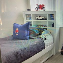 BED AND BED FRAME NO MATRES 
