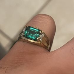 10k Emerald Ring Size 10