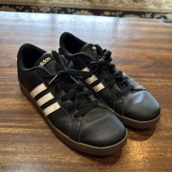 Boys Addidas Size 7 - Like New