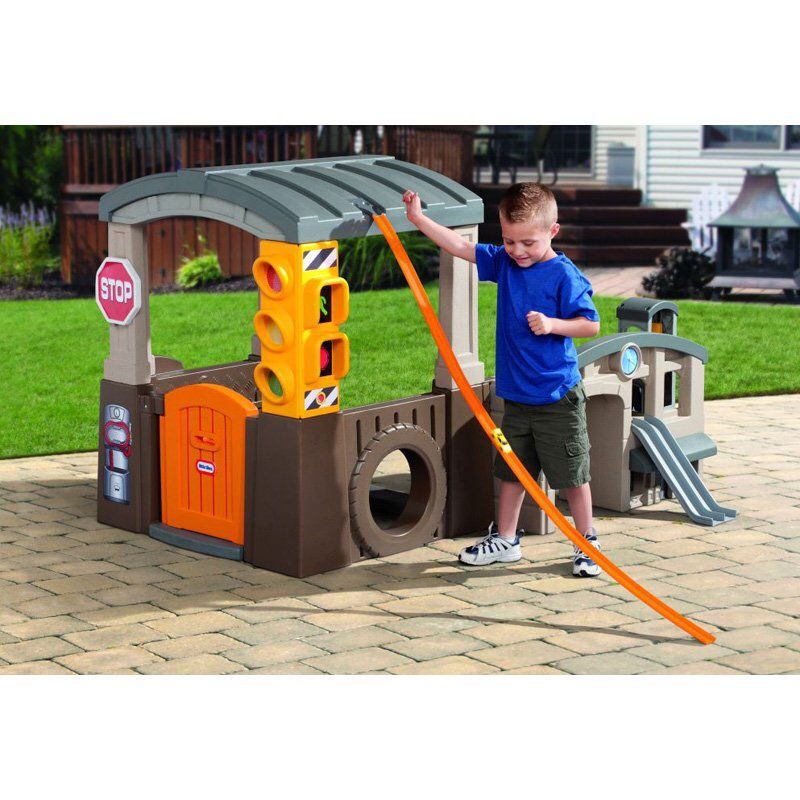 Little Tikes Race ’n Refuel Pit Stop playhouse
