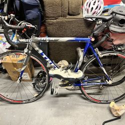 TREK OCLV 120 FULL CARBON RACING BIKE. Super fast and super smooth.