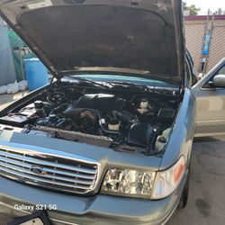 2000 Ford Crown Victoria
