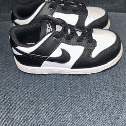 Black Dunks