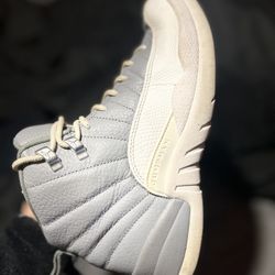 Air jordan 12 grey size 8 men’s 