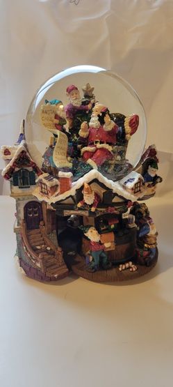 Musical Santa waterglobe with revolving base