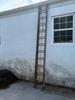 22’ Wooden Extension Ladder