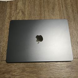 MacBook Air 13.6” Laptop Apple M2 Chip 256 GB SSD