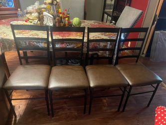 Set of 4 Dining Chairs with Cushioned Seats