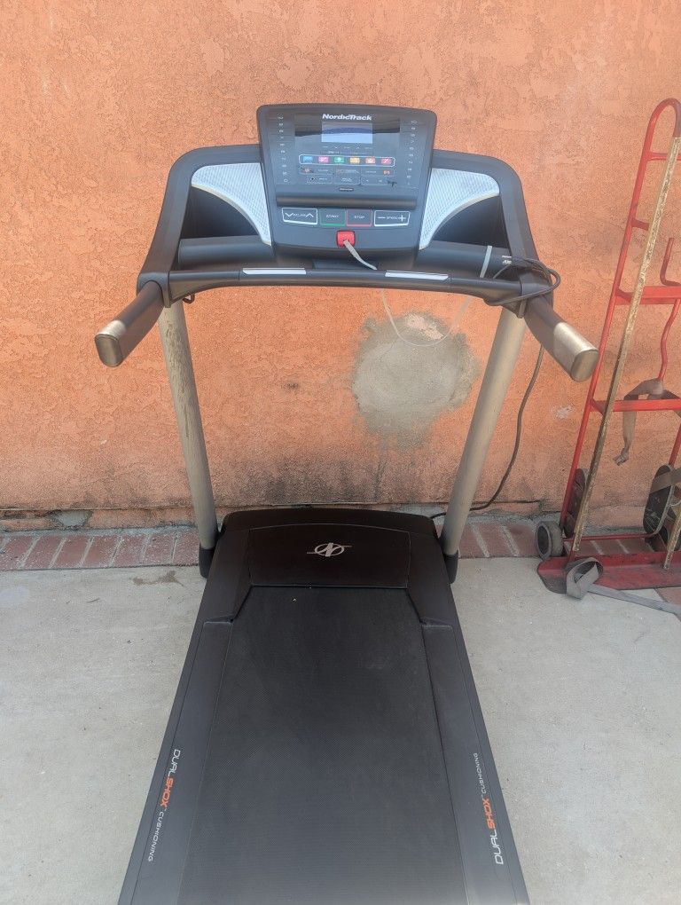 Nordictrack Treadmill / Caminadora (Can Deliver)