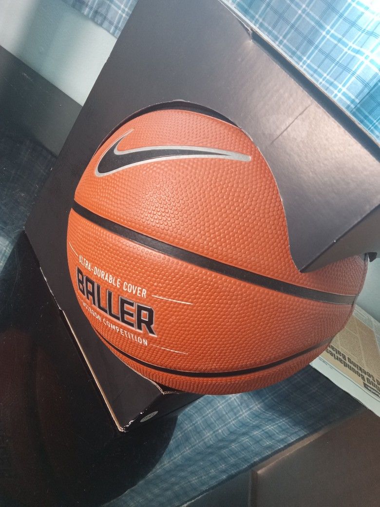 New Nike Basketball Sz 29.5