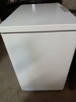 FREEZER 7.0 CUBIC FEET $175 DOLLARS