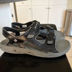 Boys size 7 Columbia Sandals