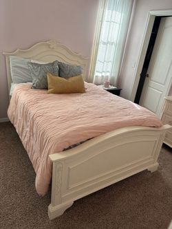 Double bed and matching dresser