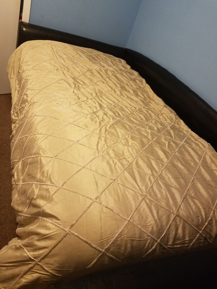 Queen bed cover