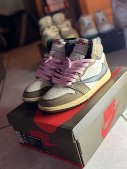 Jordan 1 Travis Scott High 7.5M