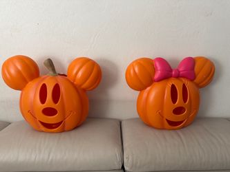 Minnie and Mickey light up pumpkins