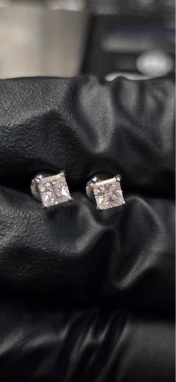 Diamond small square earrings