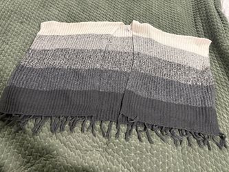 Women’s American Eagle sweater shawl poncho sz - OS one size  Perfect condition, like new!